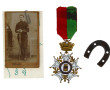 Lot comprenant une médaille Exposition I