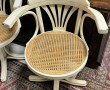 Paire de fauteuils en bois laqué crème a