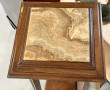 Sellette en bois naturel et plateau onyx