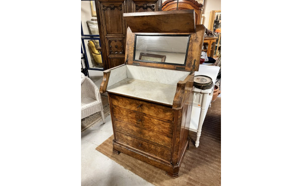 Commode dite chemin de fer en placage de