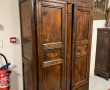 Armoire ancienne à motif de losanges