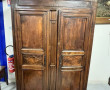 Armoire ancienne à motif de losanges