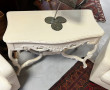 Console moderne laquée crème, H 77 x L 1
