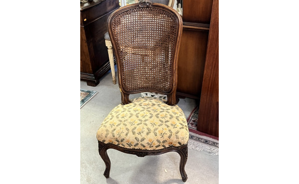 Chaise ancienne de style Louis XV en boi