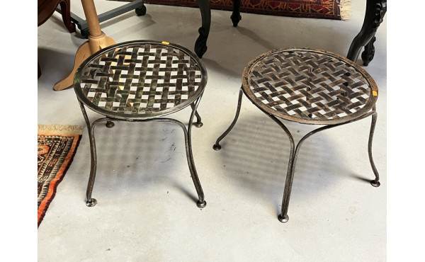 Paire de petites tables bouts de canapé 