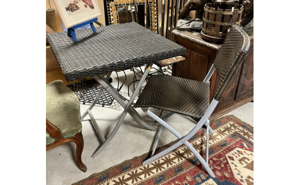 Table pliante de jardin en résine grise 