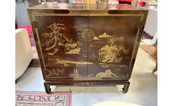 Meuble chinois ouvrant à deux portes en 