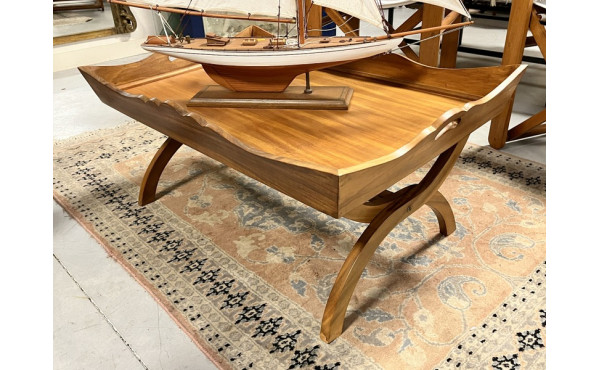 Table basse en bois clair à plateau amov