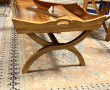Table basse en bois clair à plateau amov