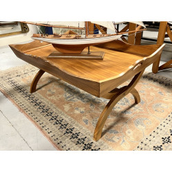 Table basse en bois clair à plateau amov