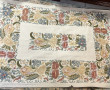 Tenture à décor floral polychrome sur fo