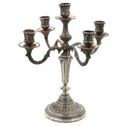 Candélabre en métal argenté décor Louis 