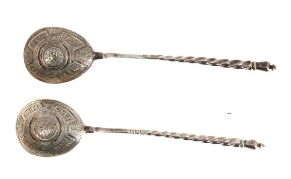 Paire de petites cuillères en argent, po