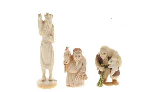 CHINE Xxème - 2 netsukés en forme de per