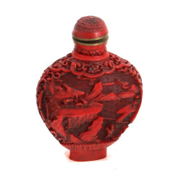 CHINE - Tabatière rouge à décor de paysa