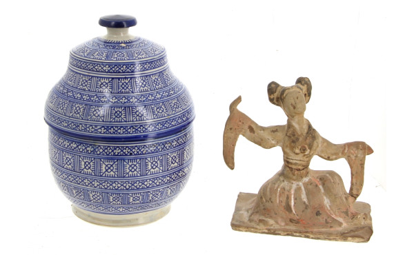 CHINE - Statuette féminine en terre cuit