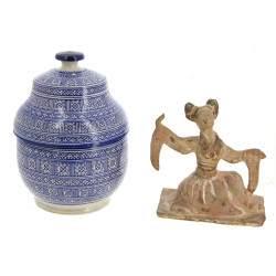 CHINE - Statuette féminine en terre cuit