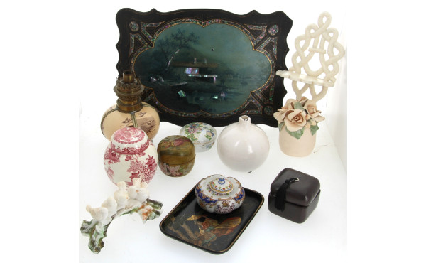 Lot de bibelots divers : pot couvert en 