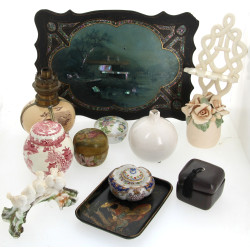 Lot de bibelots divers : pot couvert en 