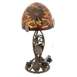 Lampe en fer forgé à décor de rose, form