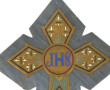 Crucifix en marbre gris et cuivre émaill
