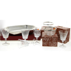 7 verres à vin H. 13 cm + 2 verres du mê