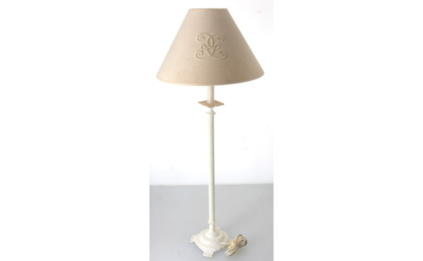 Pied de lampe en métal peint en blanc, q