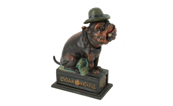 Bouledogue fumant le cigare, sujet en mé