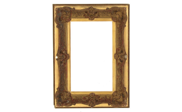 Cadre ancien en bois et stuc à décor roc
