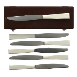 6 couteaux de table manches en bakélite 