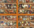 Collection de fèves en porcelaine dans u