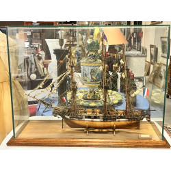Maquette en bois de l'ASTROLABE.Sous vit