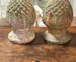 Deux décorations de jardin en terre cuit