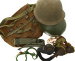 Lot militaire comprenant un casque et so
