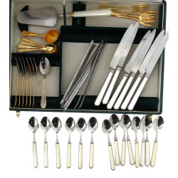 Lot de couverts modernes en inox, plusie