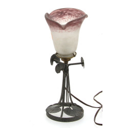 Lampe en fer forgé décor végétal années 
