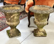 Deux vases de jardin forme Médicis (un a