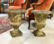 Deux vases de jardin forme Médicis (un a