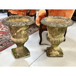 Deux vases de jardin forme Médicis (un a
