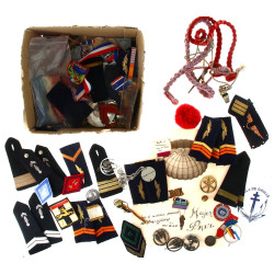 Carton de divers souvenirs militaires do