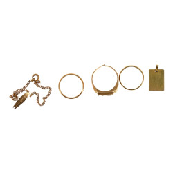 Lot or 18 cts comprenant une chevalière 