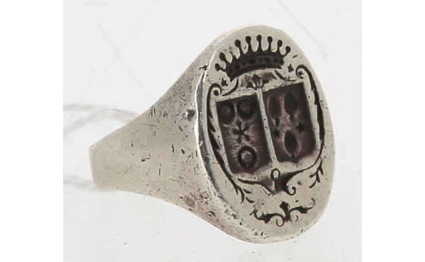 Bague armoiriée en argent, poinçon crabe