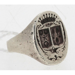 Bague armoiriée en argent, poinçon crabe