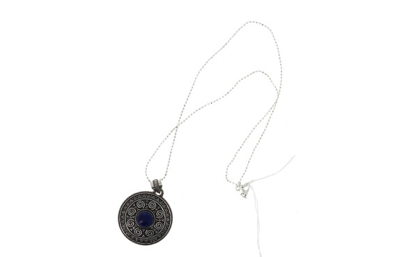 Pendentif en argent et lapis lazuli, sur
