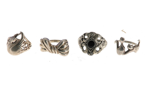 4 bagues en argent dont motif chats, cyg