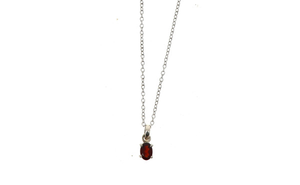 Pendentif en grenat et argent sur chaîne