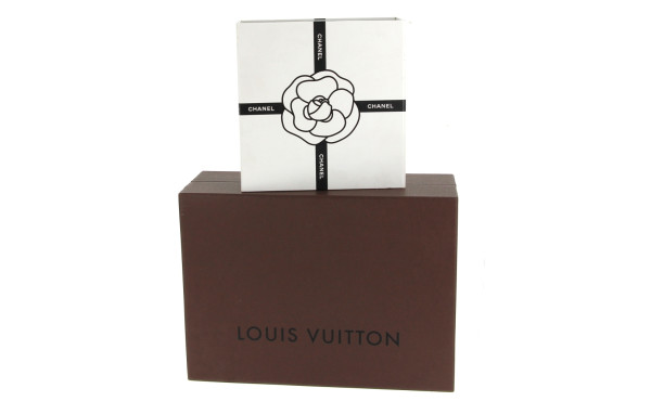 CHANEL et VUITTON - Deux boîtes vides H 