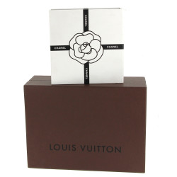 CHANEL et VUITTON - Deux boîtes vides H 