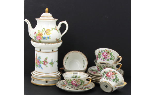 Tisanière en porcelaine blanche et or à 