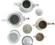 Lot de 3 verseuses en porcelaine dont un